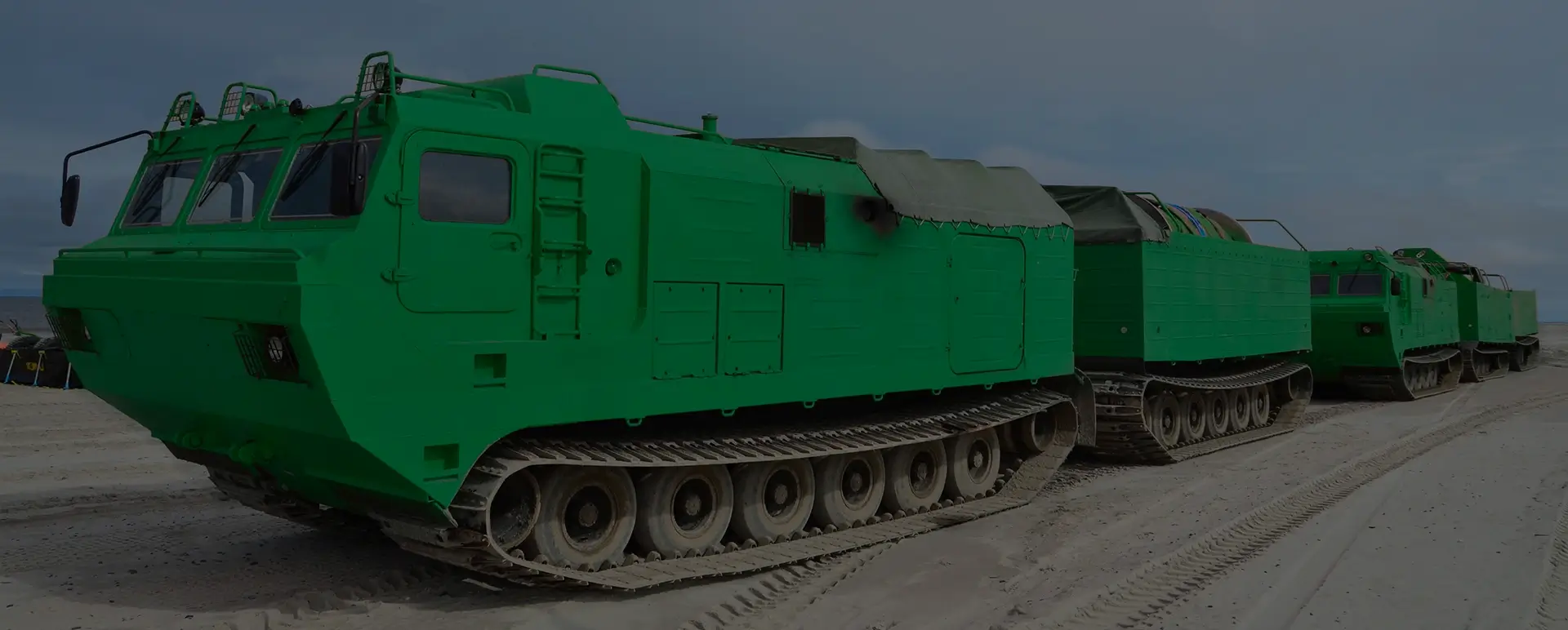 Услуги перевозки вездеходов и воинских грузов под ключ в городе Салаир (Сибирский округ - Кемеровская область - Кузбасс) по всей России и странам СНГ.